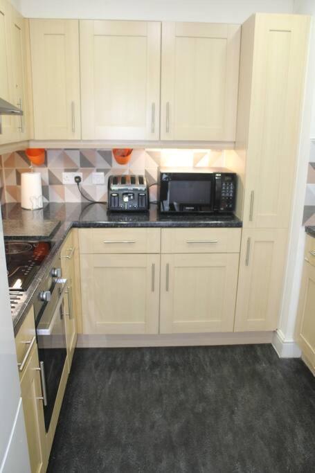 Urban Oasis: North London Apartment Edmonton