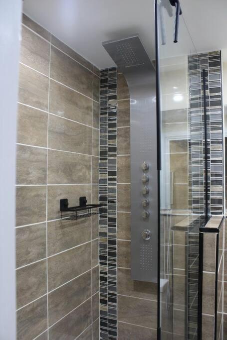 Apartment Urban Oasis: North London Edmonton