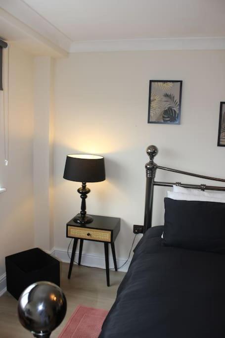 Urban Oasis: North London Apartment *