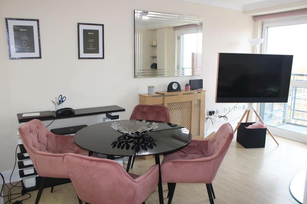 Urban Oasis: North London Apartment